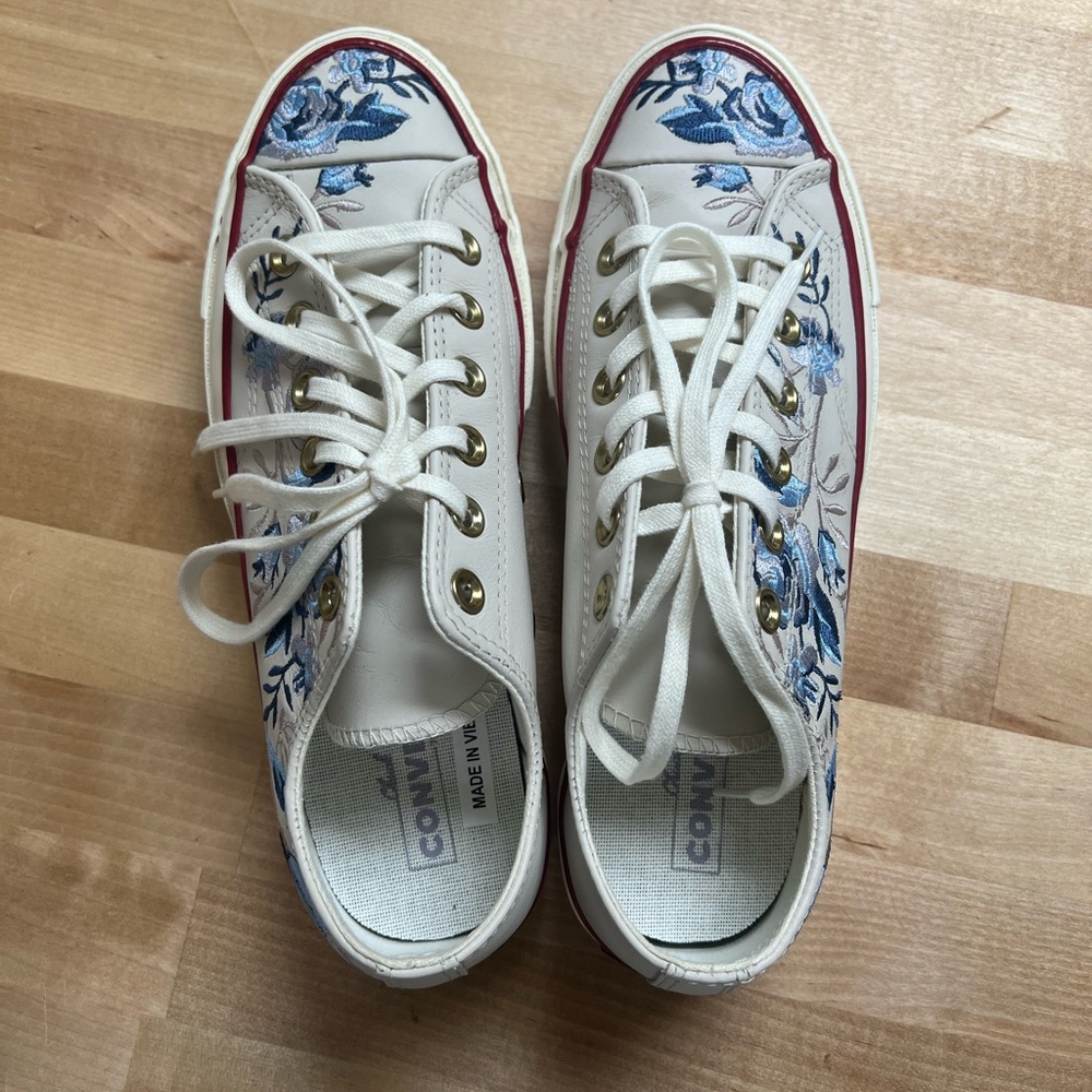 Converse All Stars Leather Blue Embroidered Flowers
